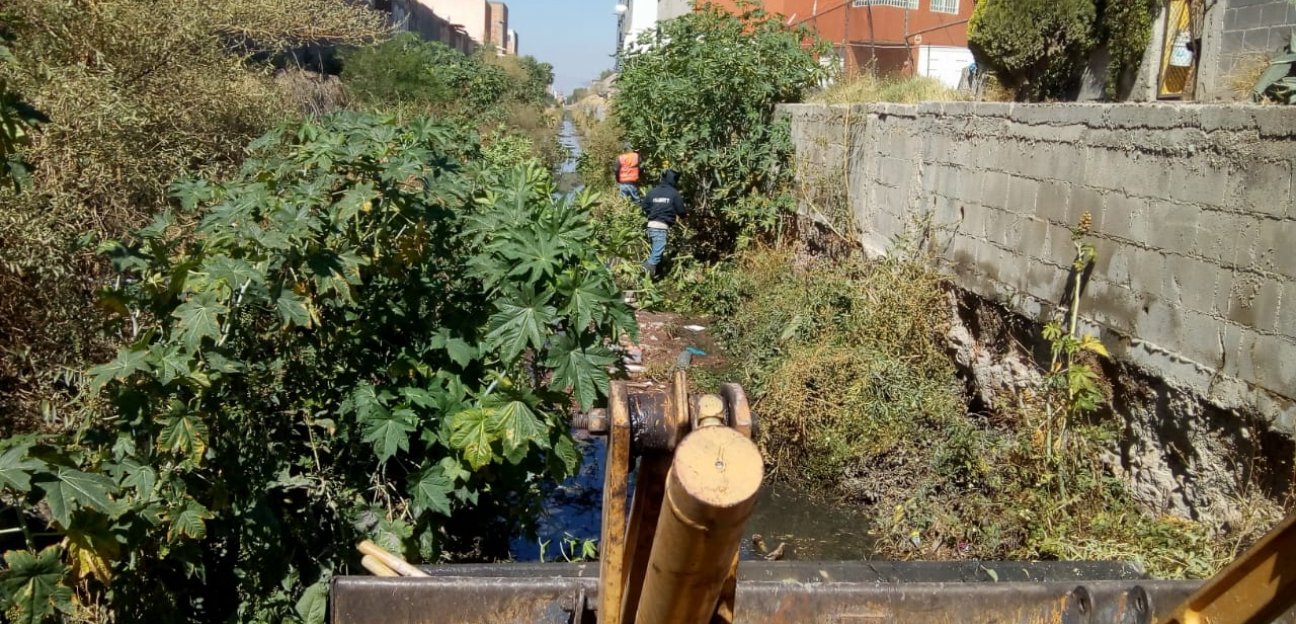 Realizan desazolve de canales y limpieza de drenajes como medida preventiva  por temporada de lluvias | Soledad nos une