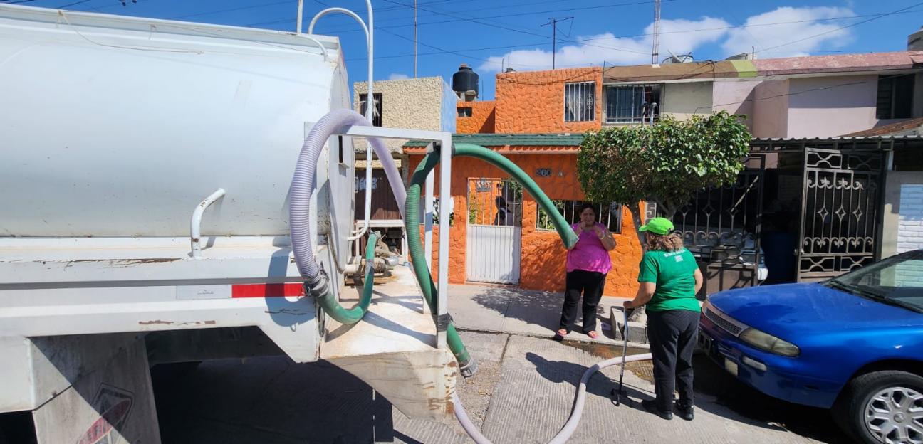 Leonor Noyola continúa entrega gratuita de agua en colonias con desabasto