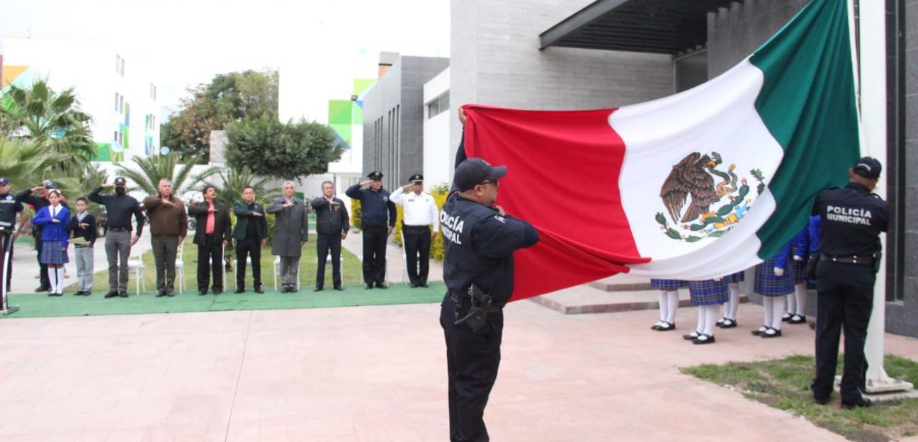 Seguridad Pública de Soledad encabeza honores a la bandera con estudiantes de nivel básico
