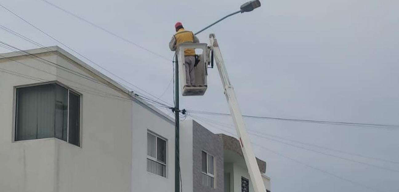 Servicios Municipales de Soledad atienden reparación o instalación de 25 luminarias por semana
