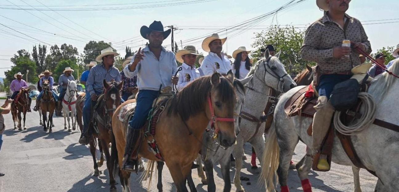 Tradicional Cabalgata FENAE 2024 recorre con alegría las calles de Soledad