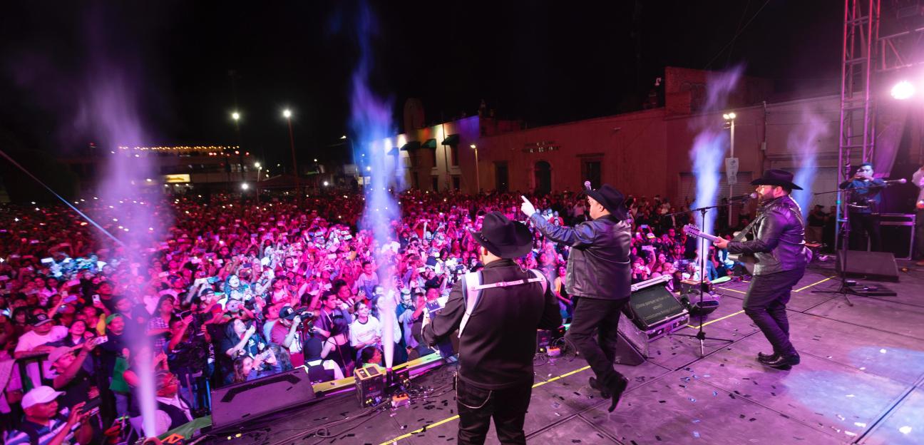 En FENAE 2024, Grupo El Duelo cautiva y enamora a multitudes con su estilo musical