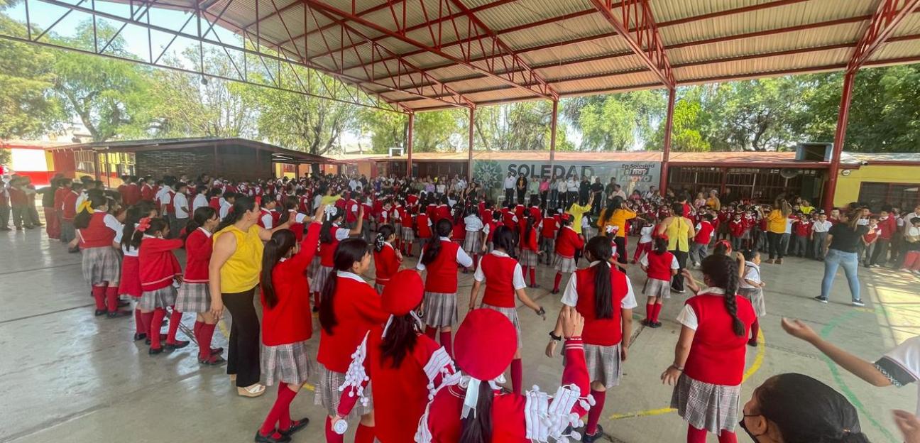 Ayuntamiento de Soledad lleva programa Escuela Segura a más alumnos de educación básica