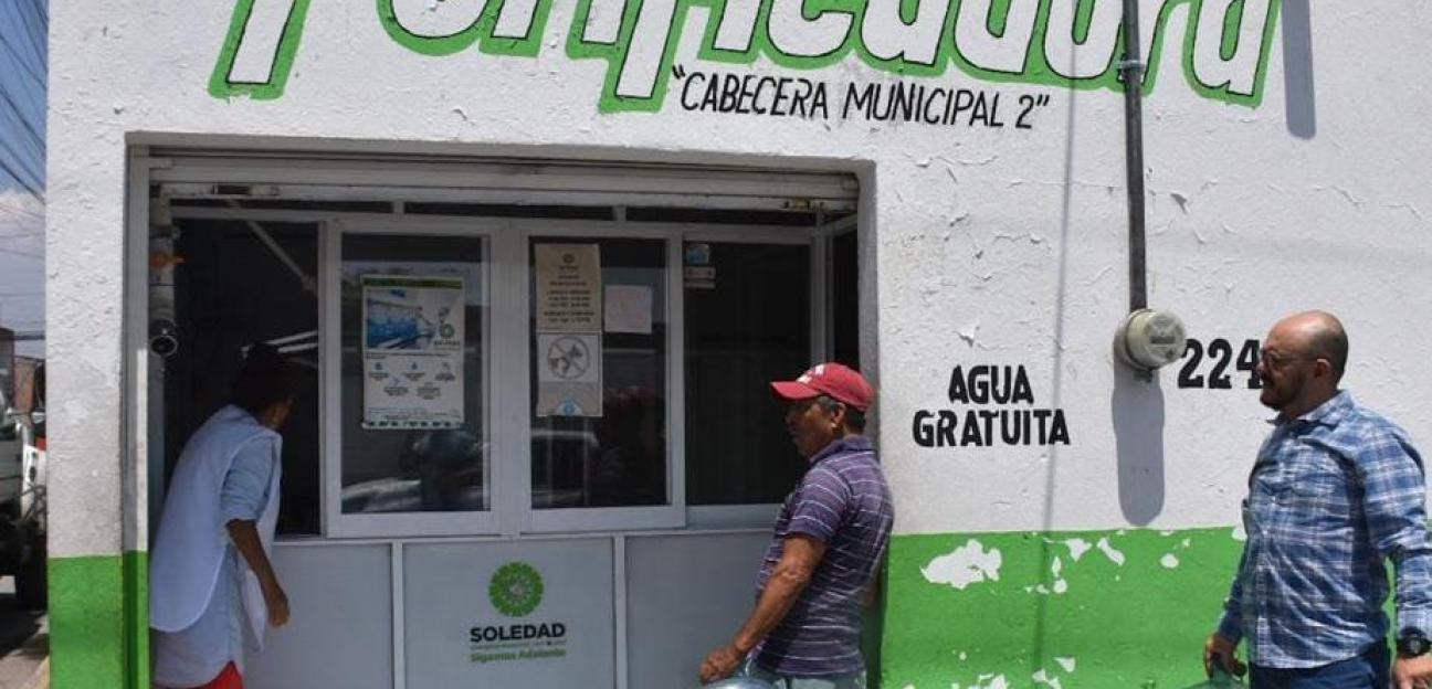 Gobierno de Soledad respalda a familias con programas de entrega de agua purificada