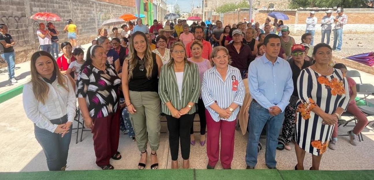 En tiempo récord, Ayuntamiento de Soledad entrega pavimentación de calle Ramón López Velarde