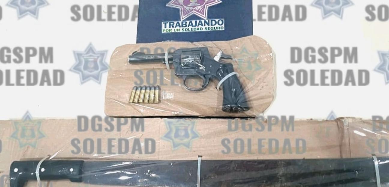 Policías soledenses detuvieron a sujetos por portación de arma de fuego y machetes, en San Lorenzo