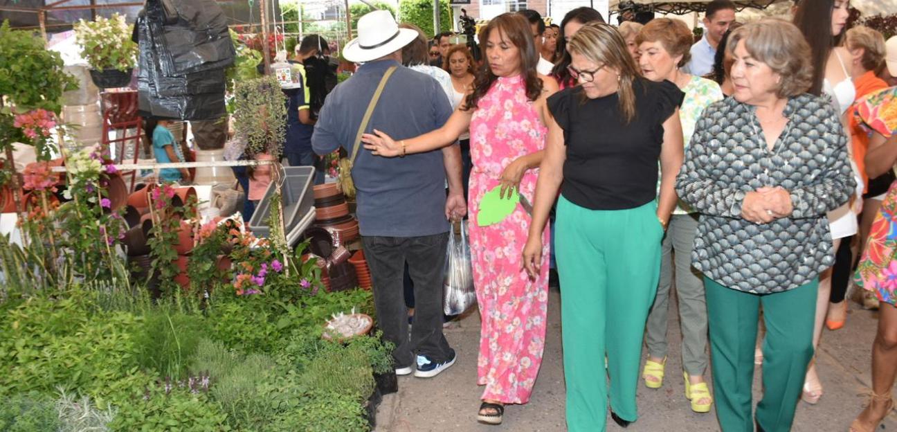 Alcaldesa soledense inaugura Festival de las Flores 2024, en la Plaza Principal
