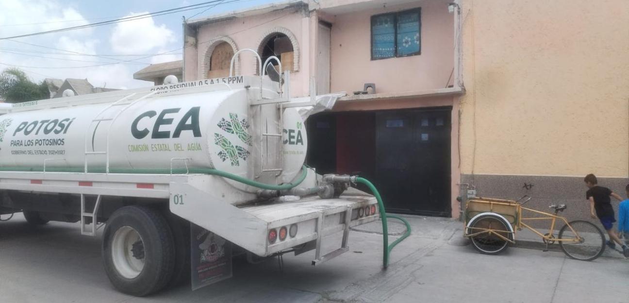 Gobierno soledense mantiene entrega agua a familias ante persistente desabasto