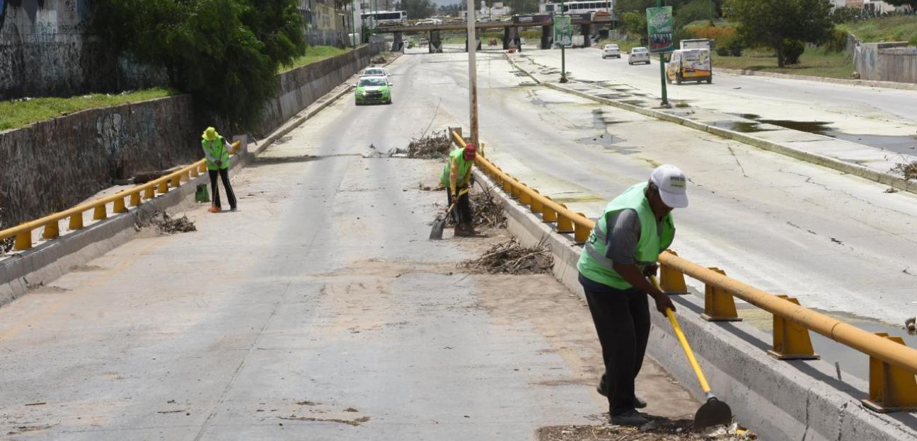 Municipio de Soledad realiza limpieza en Bulevar Río Santiago y vigila la circulación vial