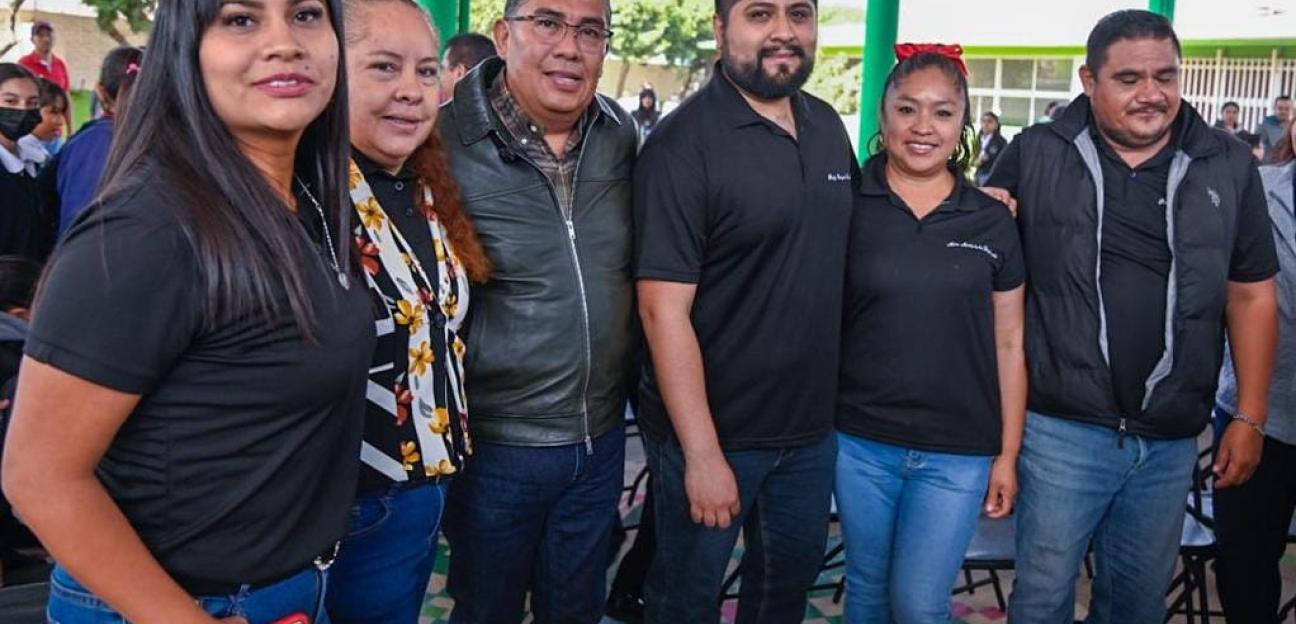 Desarrollo escolar digno para alumnos con entrega de techado: docentes y padres de familia de Soledad