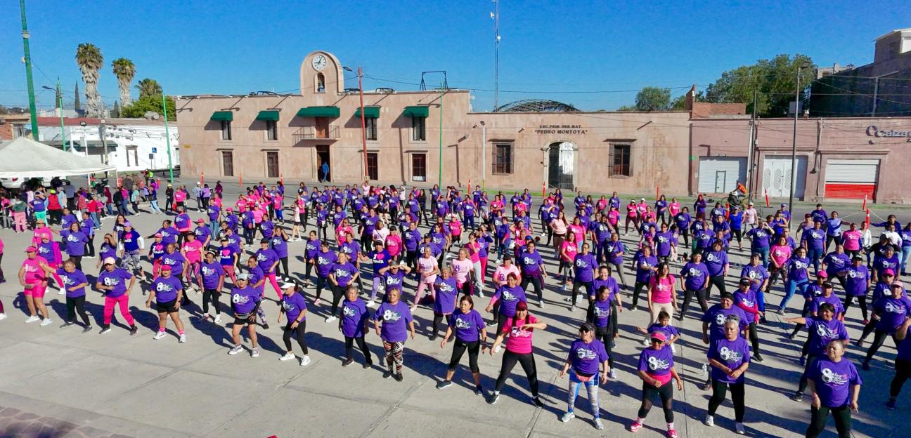 En el 8M, Plaza Principal de Soledad reúne a cientos de mujeres con jornada física